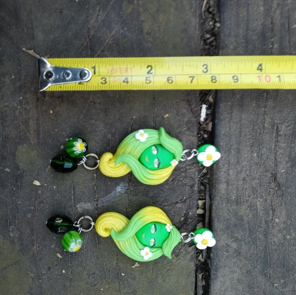 🍀🍃 Nouveau Lady 🍋🧣 Earrings - Picture 4 of 4